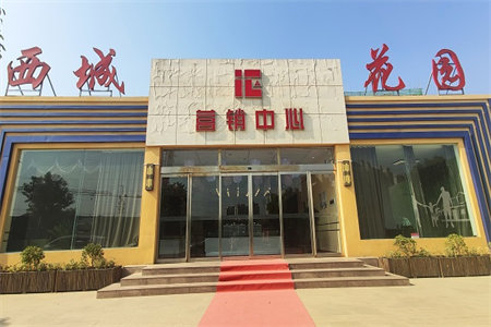 划片繁荣路学校，龙城华庭102m2套三带附房71.5万急售